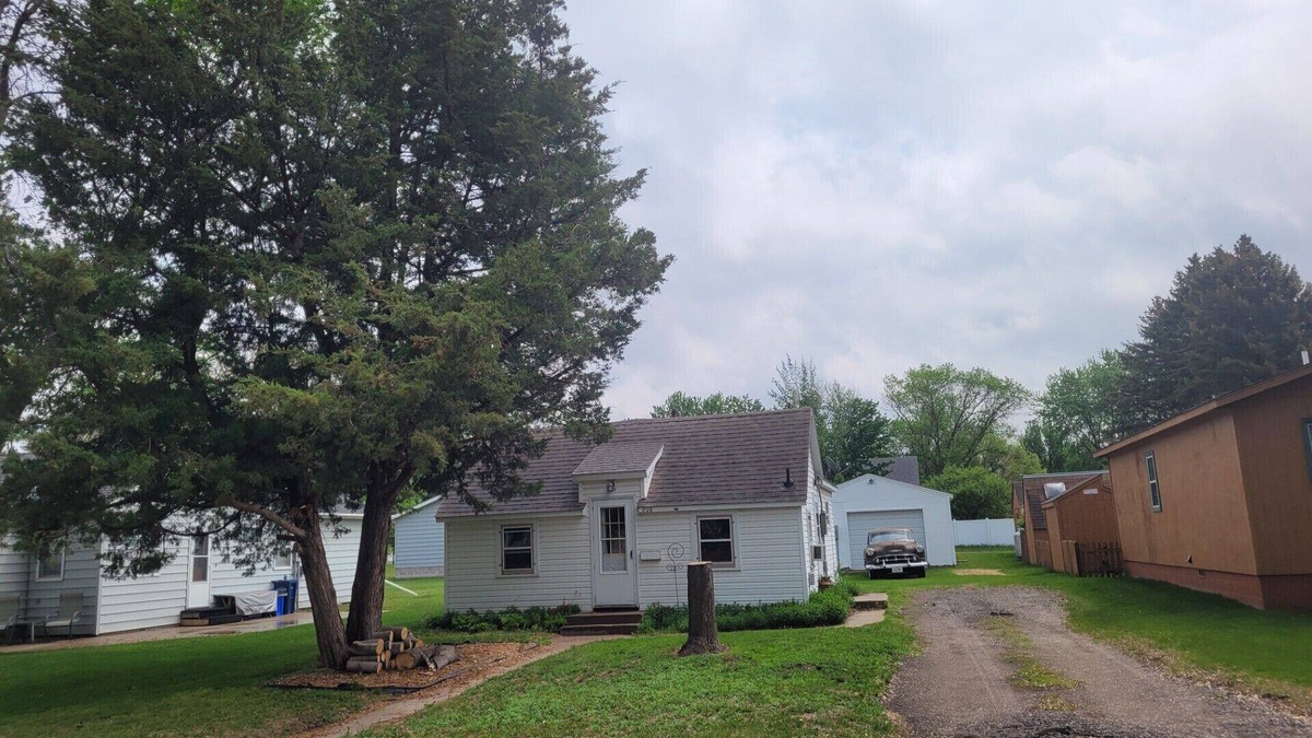 Benson House | Charming 4kingsize bed house in Benson with AC,WIFI,CableTV,Firepit,Washer/Dryer