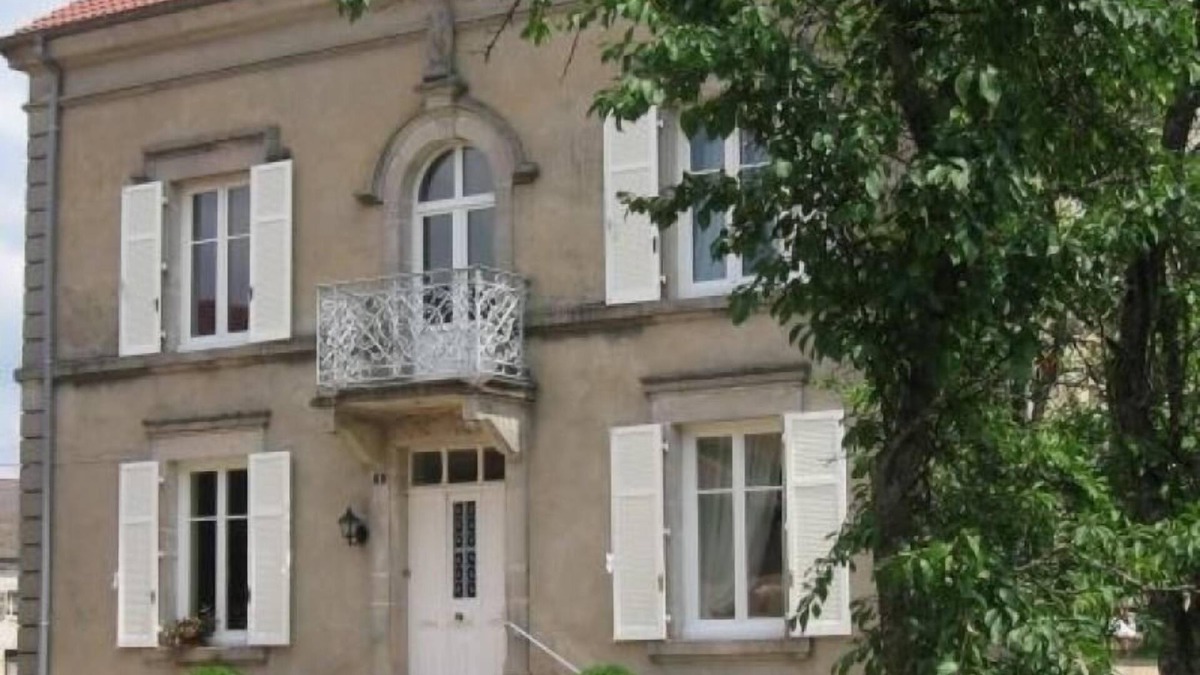 Le Val-d'Ajol Cottage | Charming 5-Bedroom House with Large Garden, Terrace, and Authentic Decor in Le Val-d'Ajol