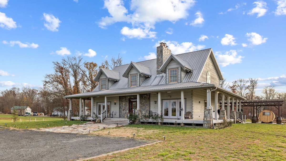 Tuscarora Other | Charming 5-bedroom farmhouse in delightful Leesburg, sauna, jacuzzi, fire pit.