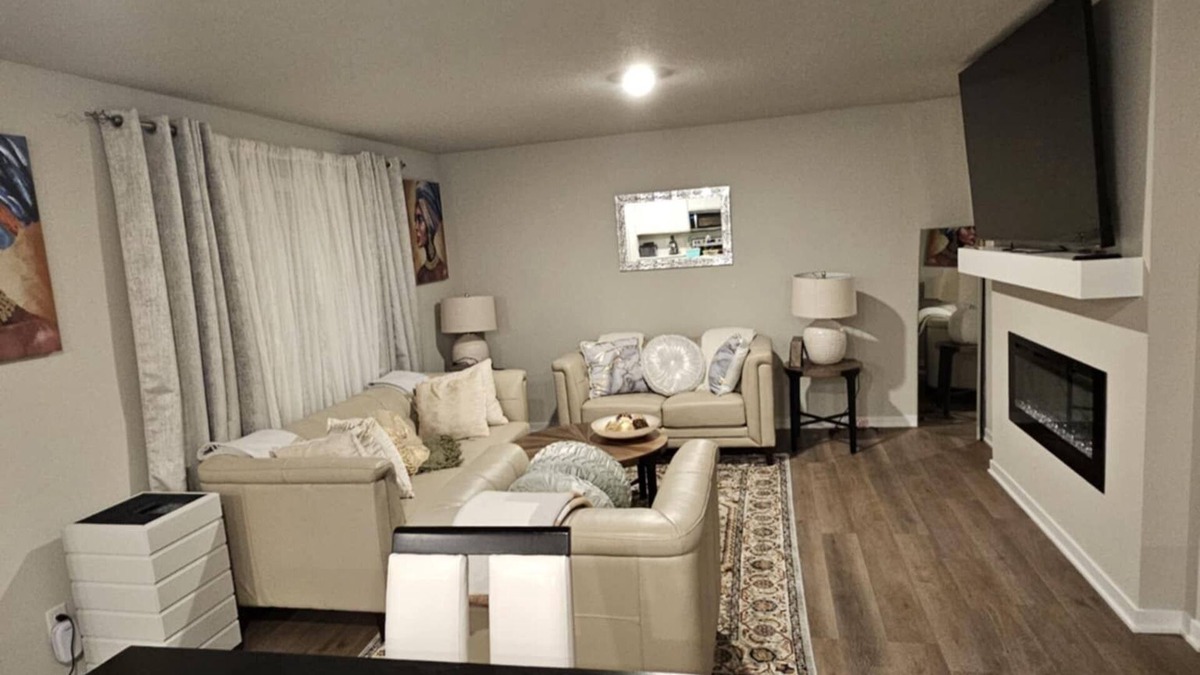 Berwick House | Charming 5-bedroom house in Des Moines with WiFi and AC