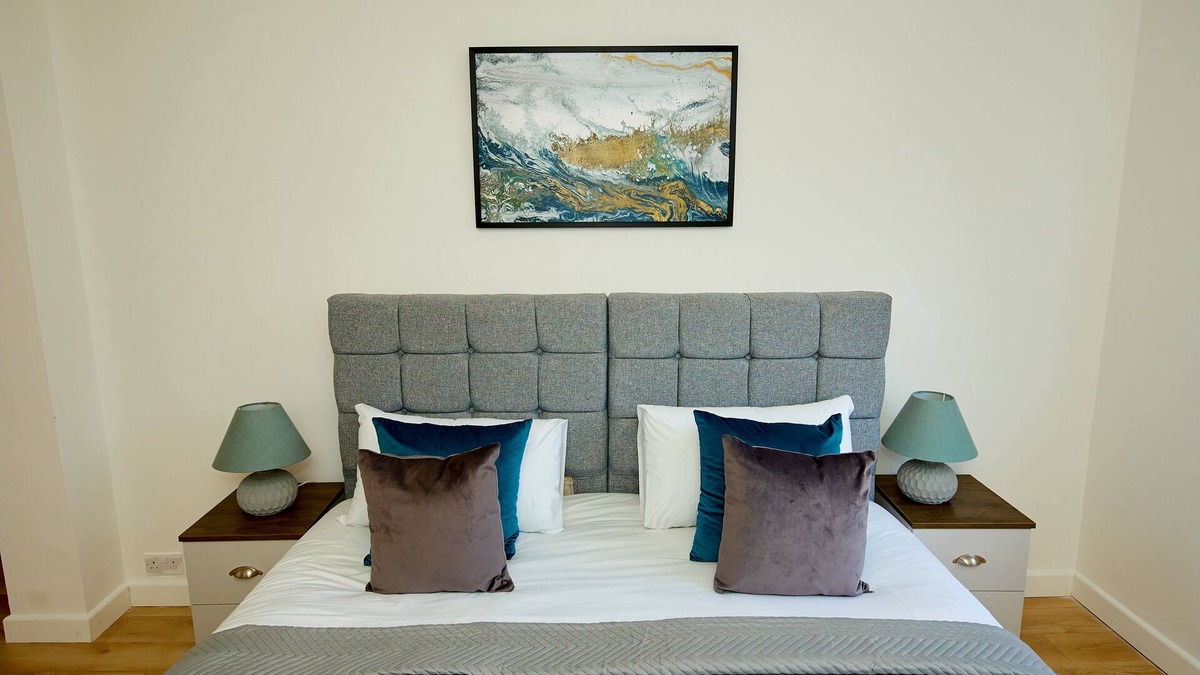 St. Mary's House | Charming 5-Bedroom House in the Heart of Bexley