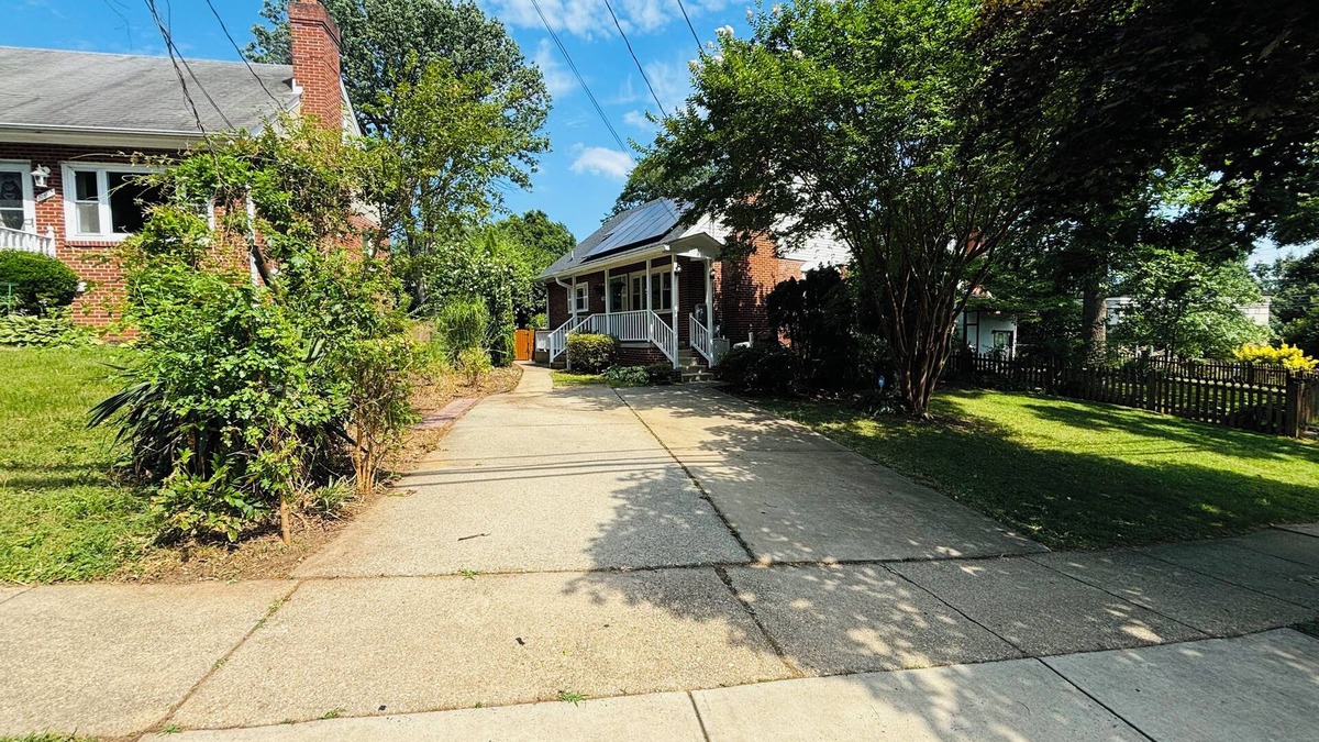 Kensington House | Charming 5 bedrooms house in peaceful Kensington with parking near DC