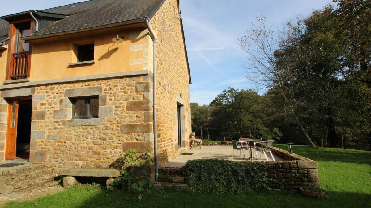 Le Parc Cottage | Charming 5-Person Cottage with Terrace, Garden, and Bikes - Pet Friendly