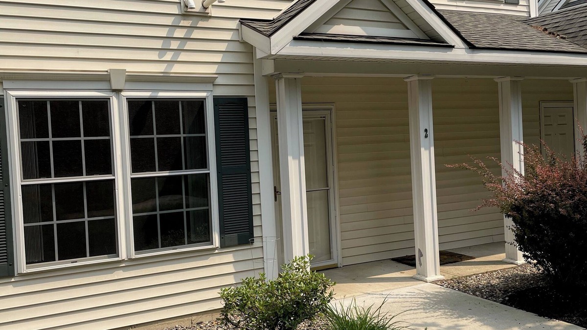 Saratoga Springs Condo | Charming 50's decorated condo next to Saratoga State Park and close to town.