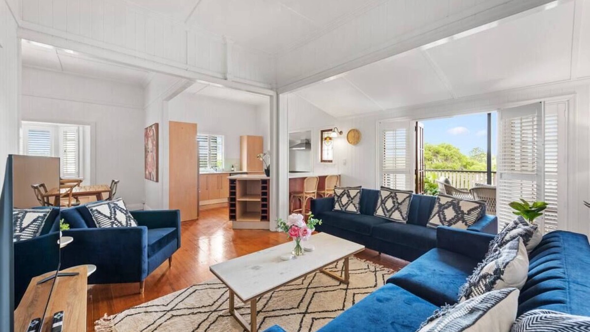 Kedron House | Charming 5BR Family Home w/Pool 10min from Airport