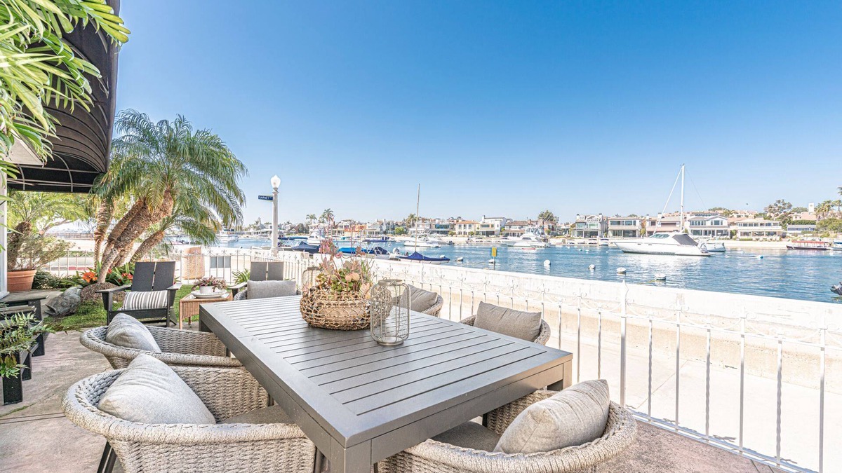 Balboa Island Condo | Charming 5BR Mid-Century Bayfront Retreat with Floor-to-Ceiling Windows!
