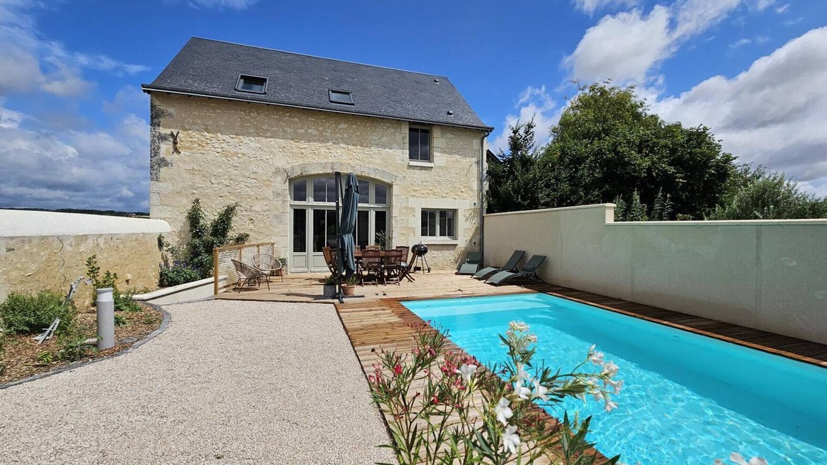 Avon-les-Roches Cottage | Charming 6-Person Cottage with Private Pool and Garden, Avon-les-Roches