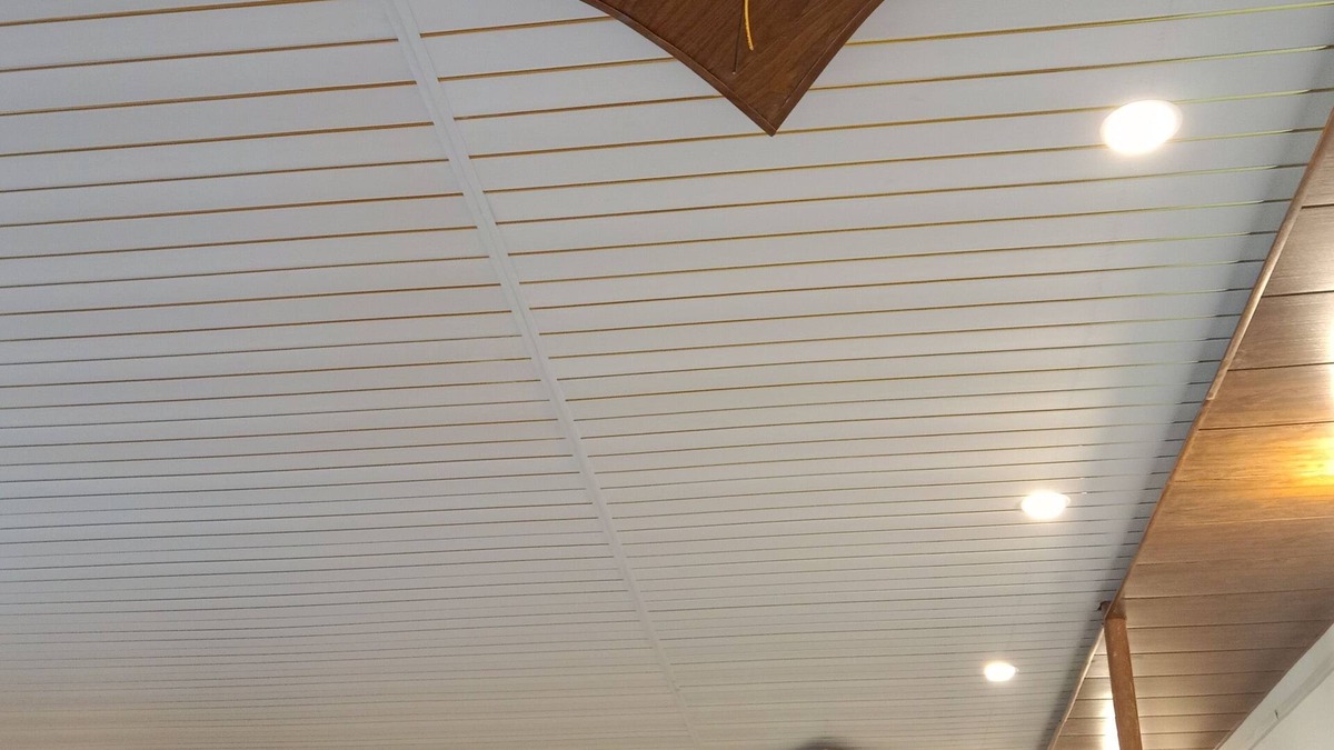 Gorakhpur Hotel | Charming 7-bedroom hotel with WiFi, AC in welcoming Gorakhpur