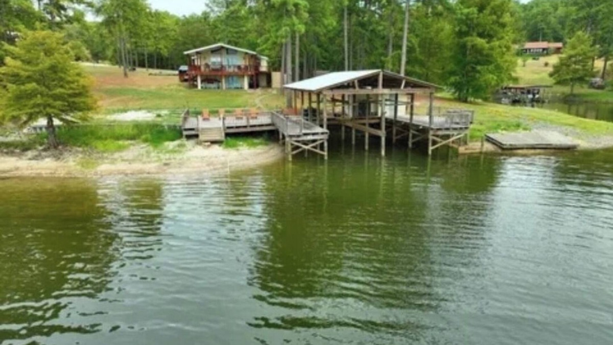 Anacoco House | Charming 7-bedroom house located on South Toledo Bend in Anacoco, LA
