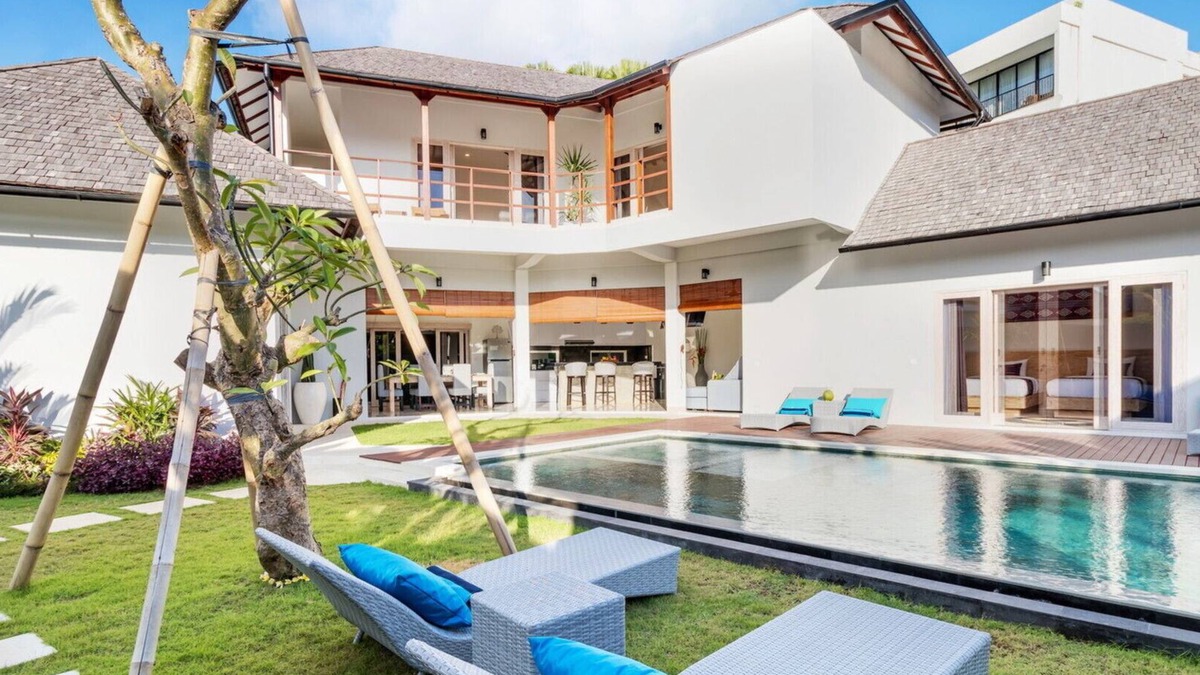 Batubelig Villa | Charming 7BR Villa W/Pool & Balcony in Bali, Bali villa 2206
