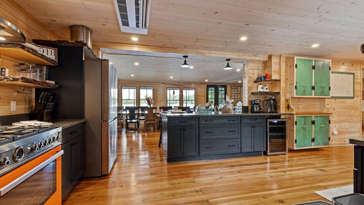 Belgrade Lakes Cottage | Charming 8-bedroom cottage with AC and WiFi in peaceful Belgrade