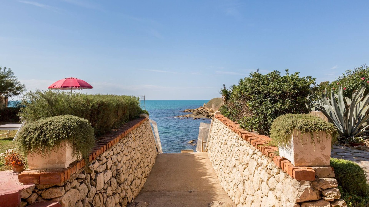 Punta Braccetto House | Charming and relaxing beachfront