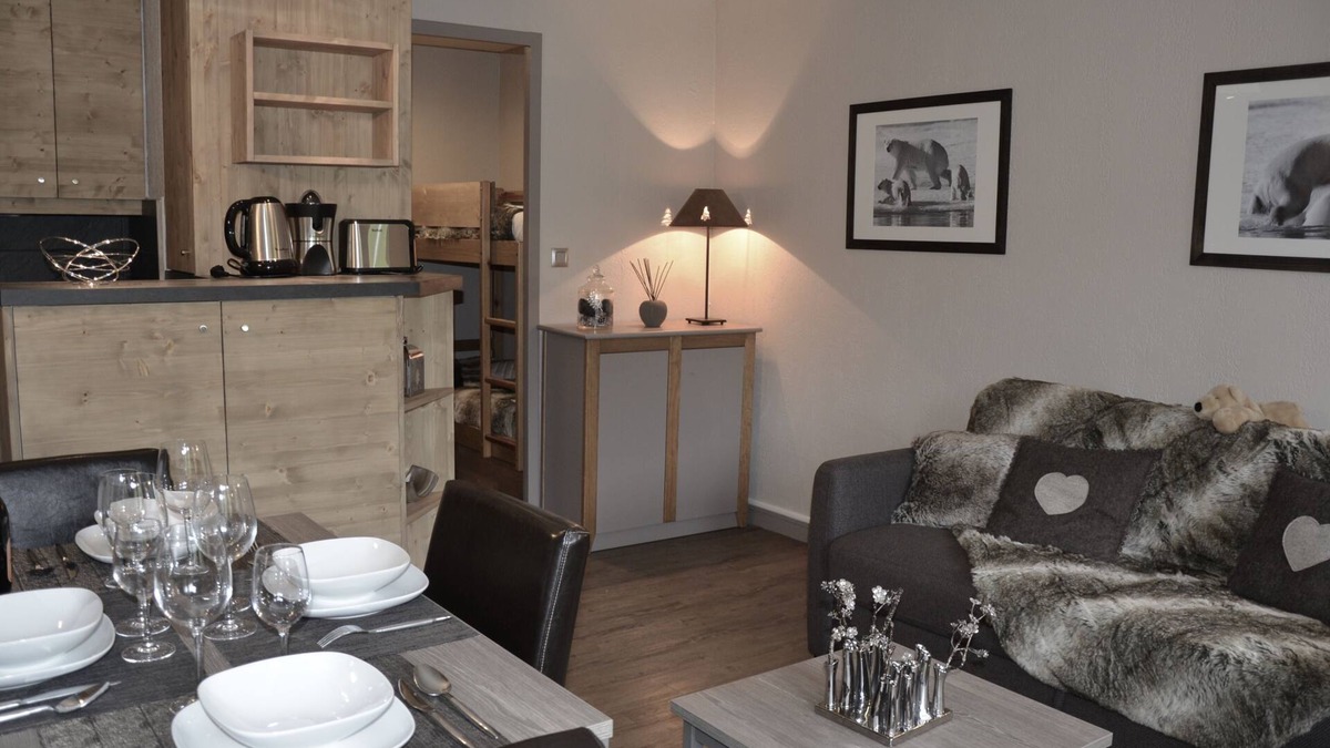 Meribel Centre Apartment | Charming - a room and a cabin with a balcony in the heart of Meribel ski station