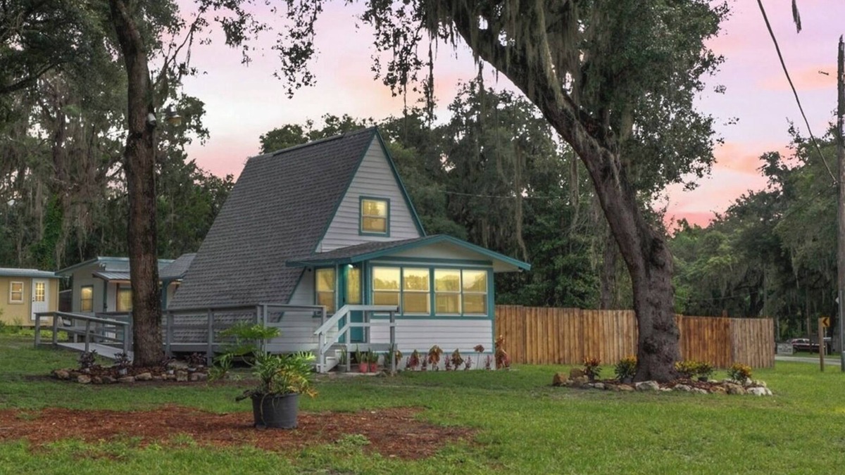 Inverness Cottage | Charming Aframe in Floral City