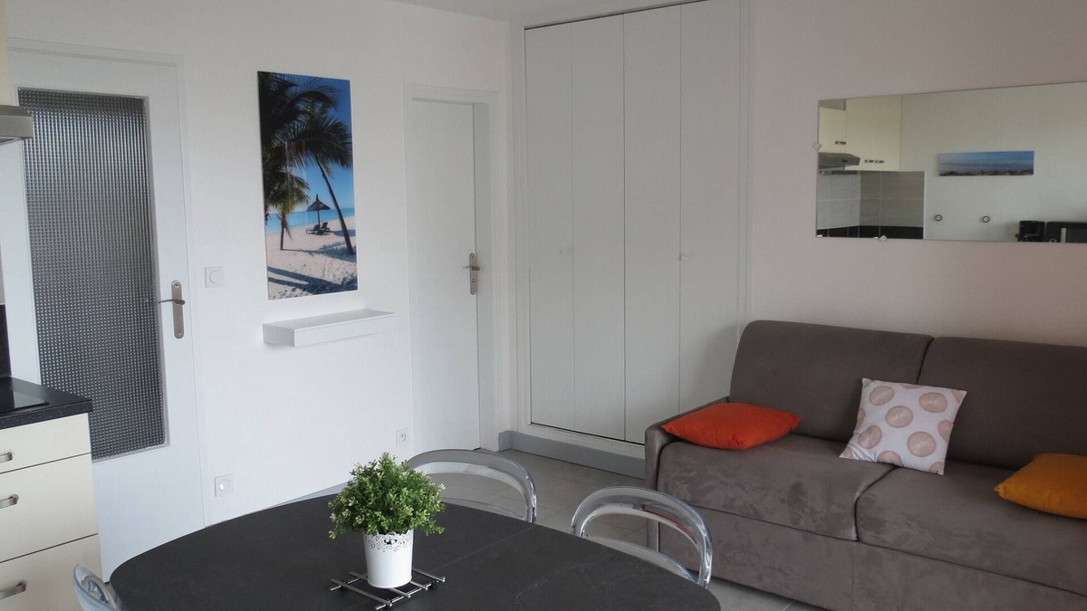 La Grande-Motte Apartment | Charming air-conditioned studio in town center 150m from the beach and 50 m from the port