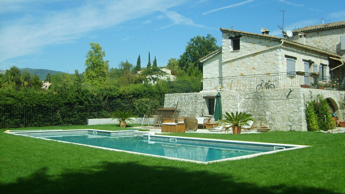 Saint-Paul-de-Vence Apartment | Charming air-conditioned 2 room apartment adjoining a stone house