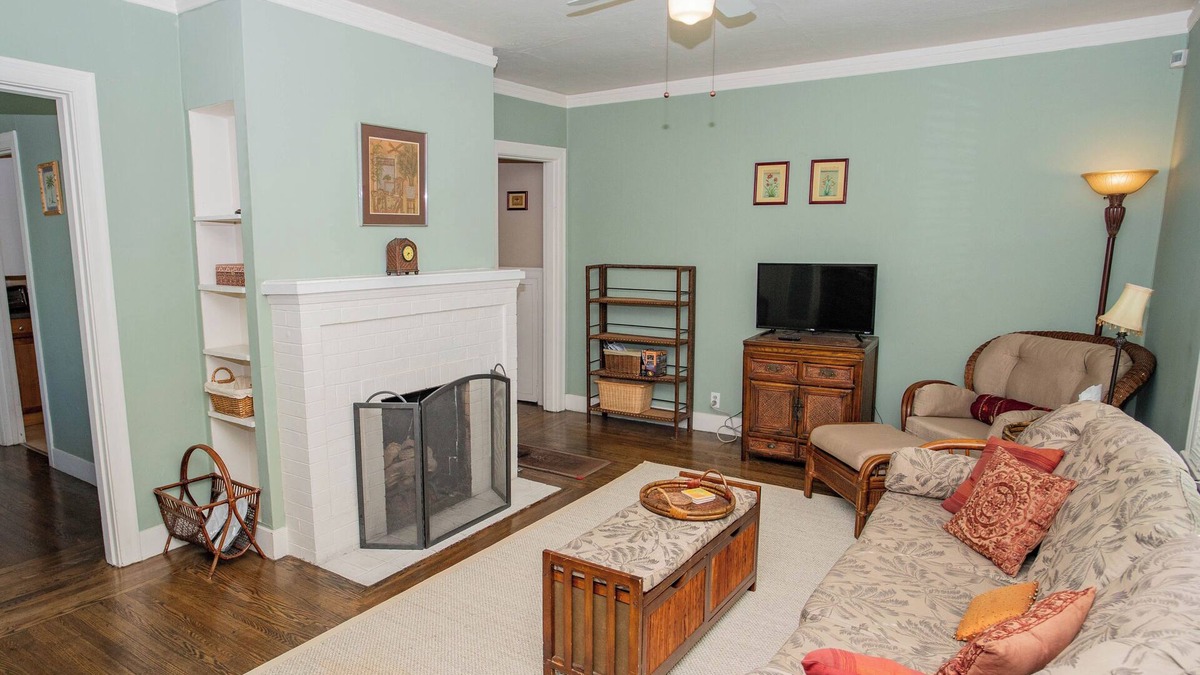 West Alameda House | Charming Alameda Getaway, Easy SF Access via Ferry