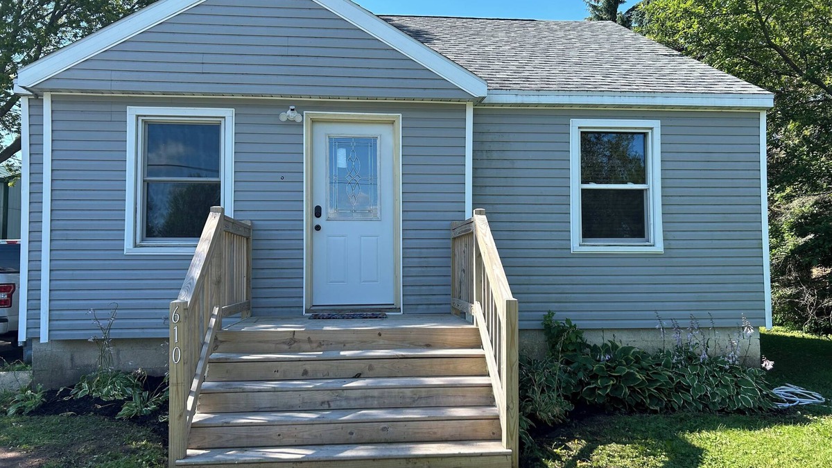 Algoma House | Charming Algoma retreat - 10 min. Walk to the Beach