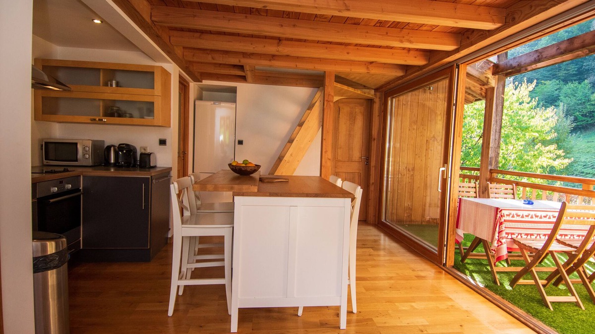 Samoens Apartment | Charming Alpine Retreat with Stunning Views, Private Balcony & Summer Pool