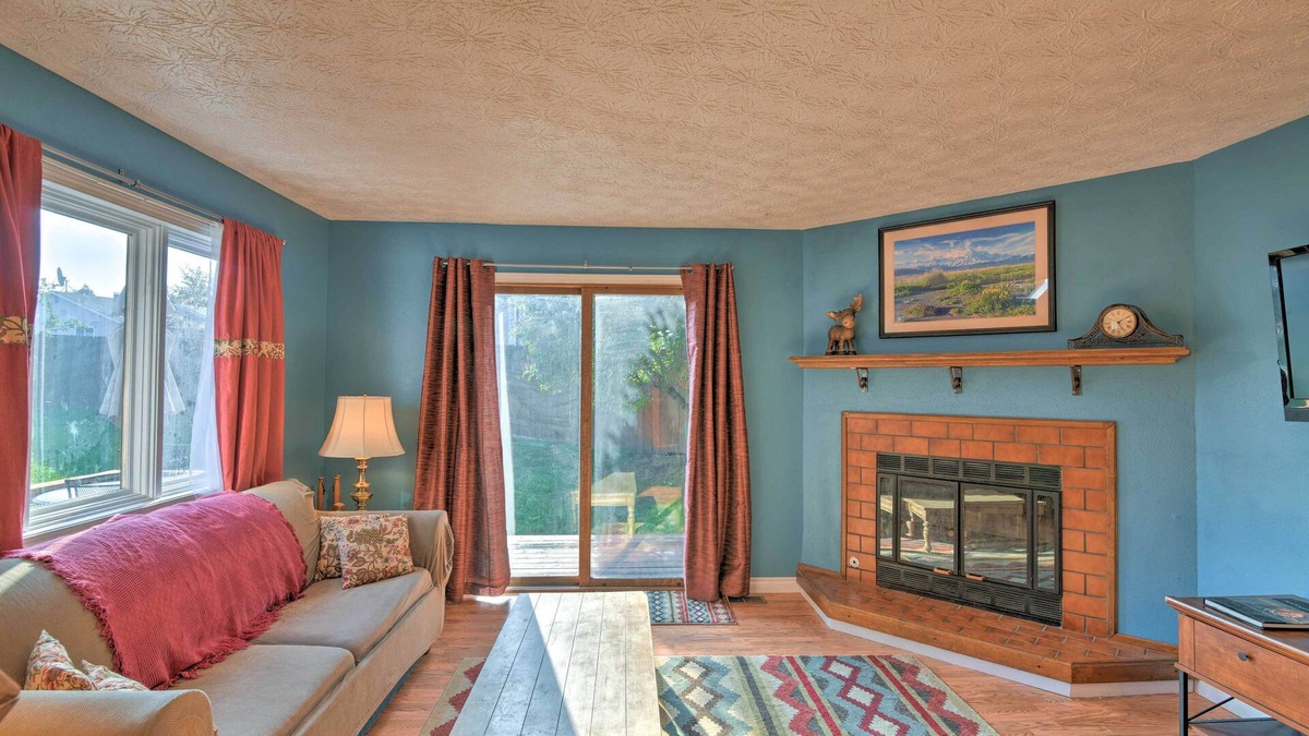 Turnagain House | Charming Anchorage Home w/Grill + Deck!