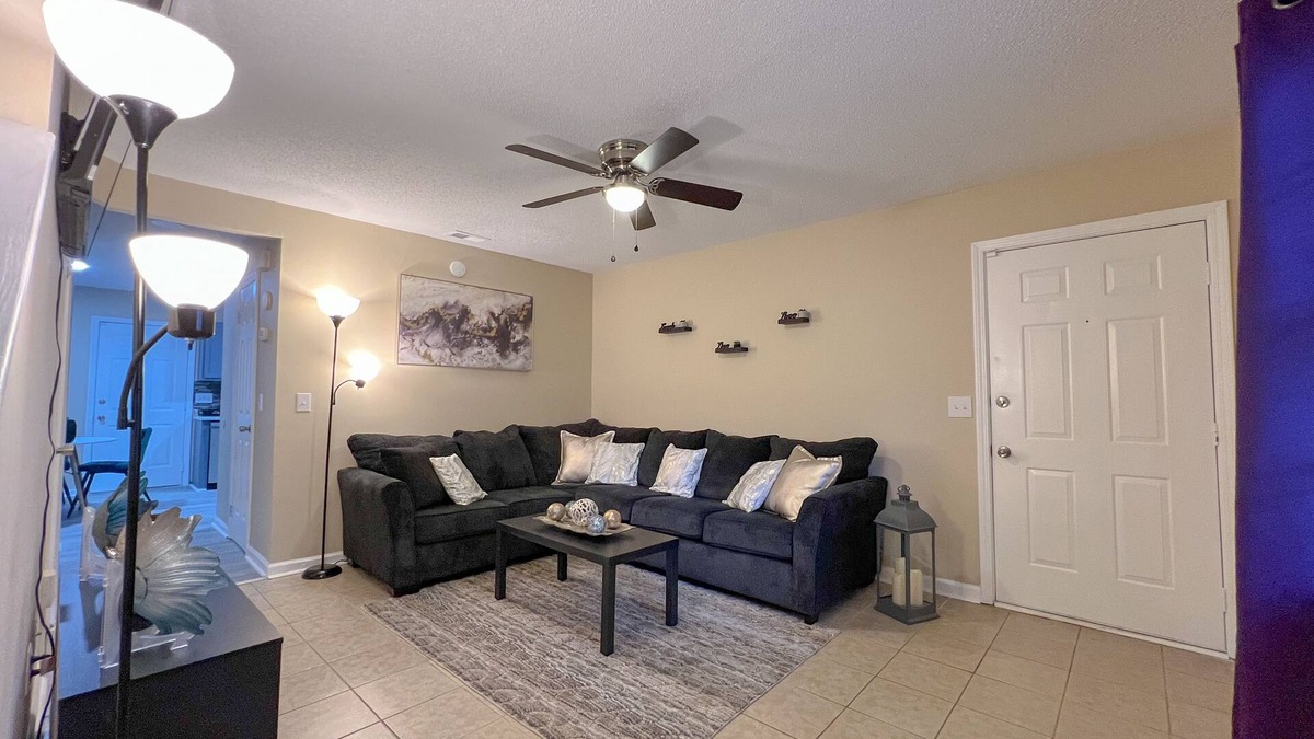 Columbia Apartment | Charming and cozy 2 bedroom apartment minutes from Ft. Jackson and VA Hospital