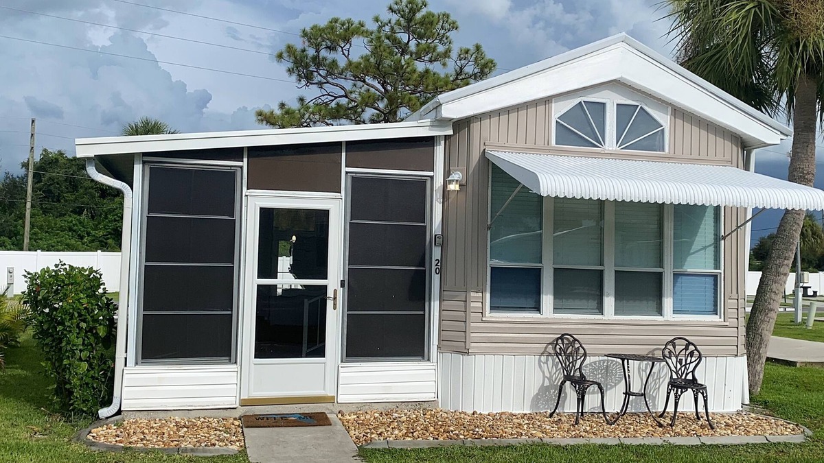Eagle Point House | Charming and Cozy Tiny Home