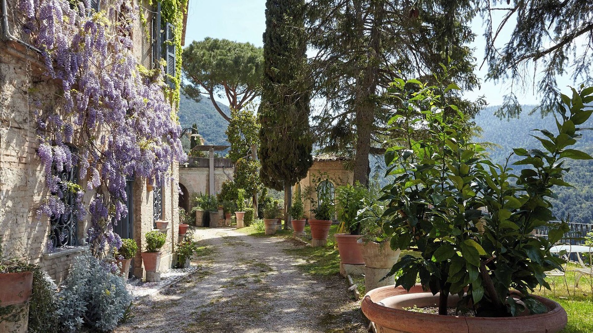 Roccantica Apartment | Charming and Elegant one bedroom in a private XVII Borgo