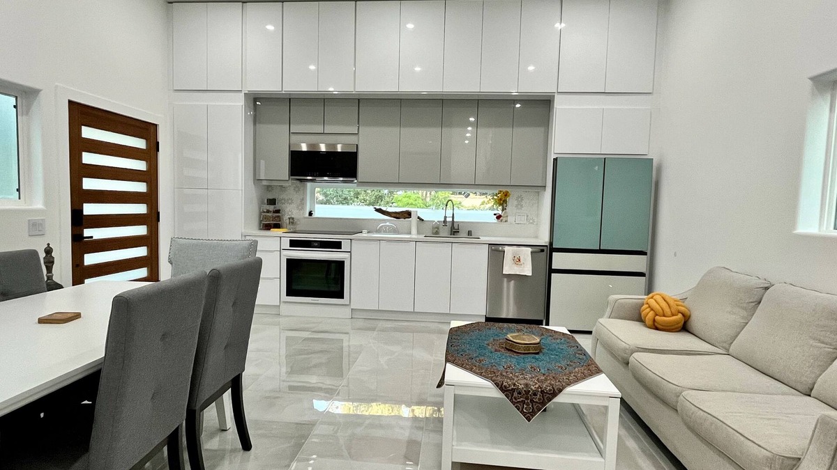 Greenbriar House | Charming and modern 2-bedroom house with AC, WiFi in serene Glendale, Sleeps 5