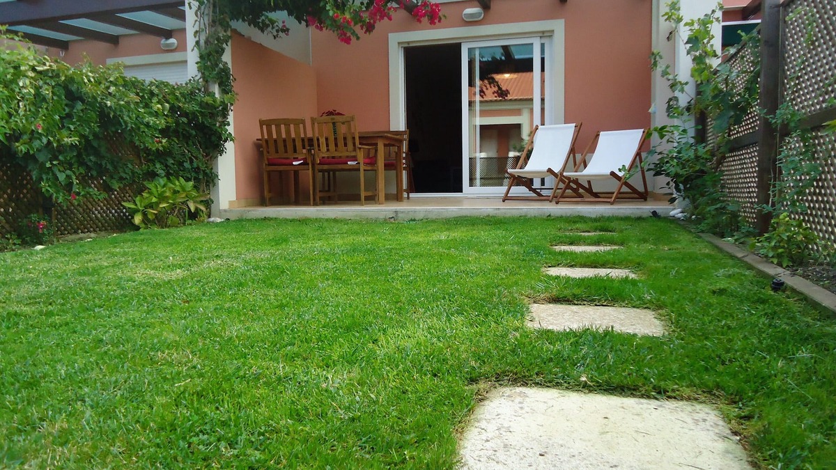 Barril de Cima Apartment | Charming and modern apartment with private garden near the beach of São Julião