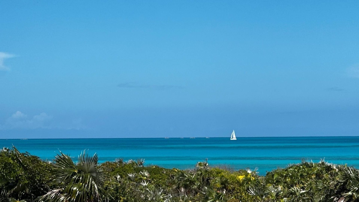 Forbes Hill Cottage | Charming and private 2-bedroom cottage in beautiful Little Exuma with ocean view