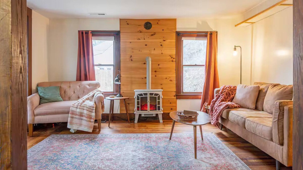 Mount Marion House | Charming and quirky 2-bedroom cottage in Rosendale