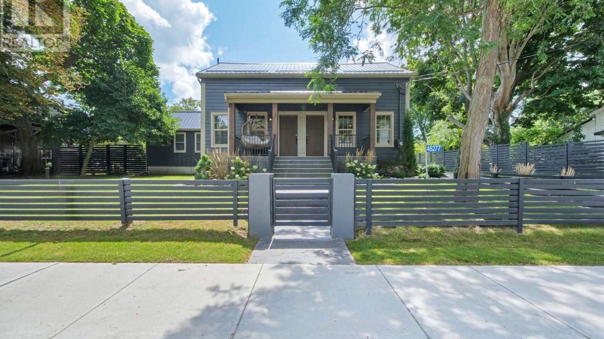 Sparta House | Charming and Rustic Farmhouse-style home in the heart of Sparta, ON