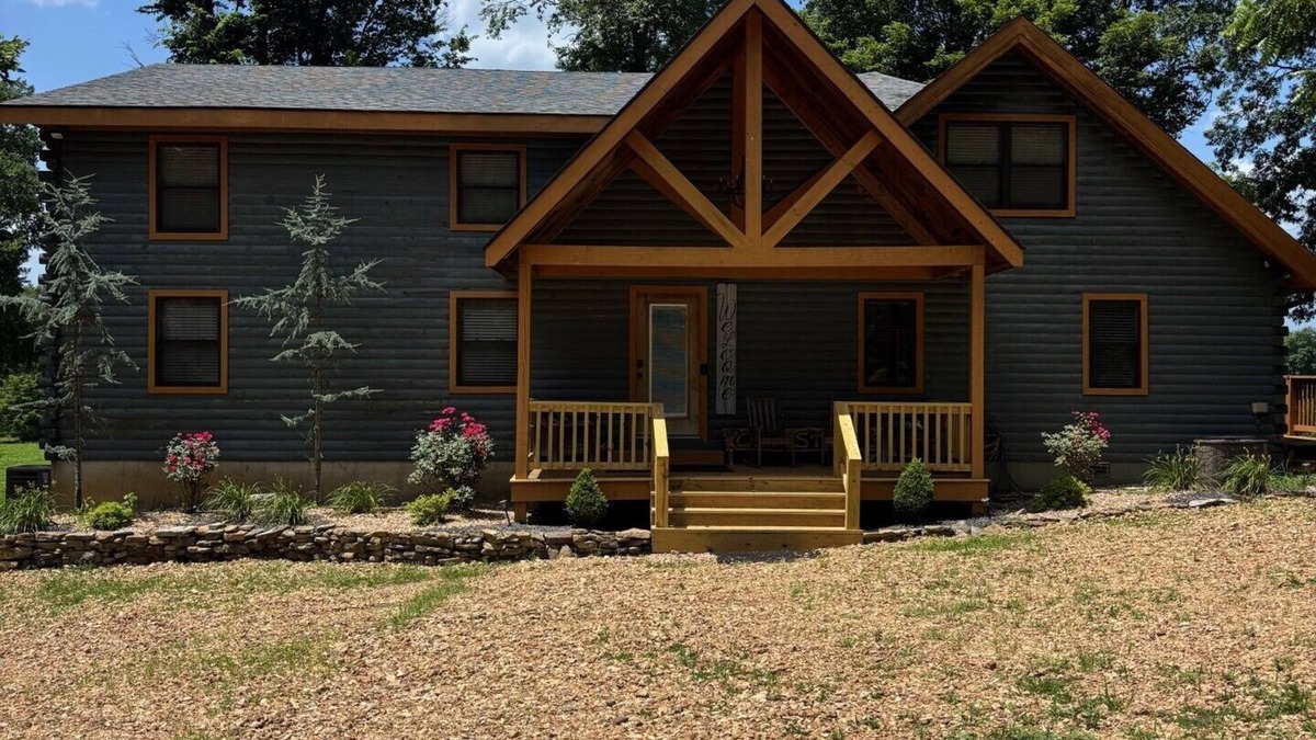 Doniphan Cabin | Charming and spacious cabin on Current River. Hunters welcome!