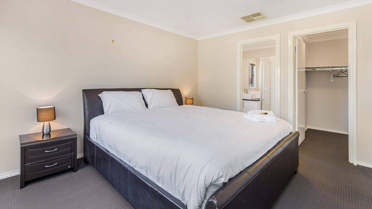Epsom House | Charming and Upscale Home Free Parking