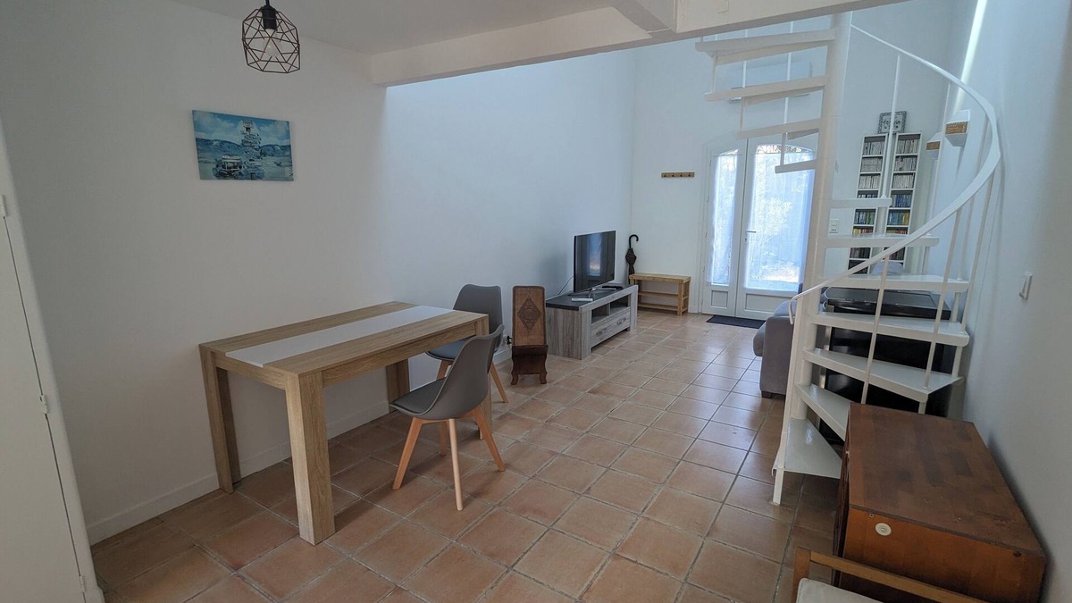 Chateauneuf-Grasse Apartment | Charming Apartment with Private Garden – Between Sea and Countryside