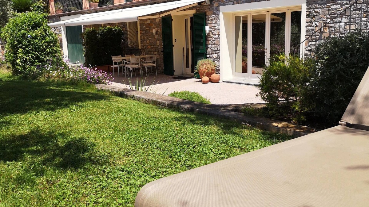 Monade Santa Lucia Apartment | charming apartment in villa 1.5 km from the sea with parking space in the village.