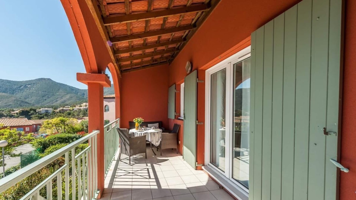 Theoule-Superieur Apartment | Charming apartment for 2 persons in quiet location, sea view, communal pool