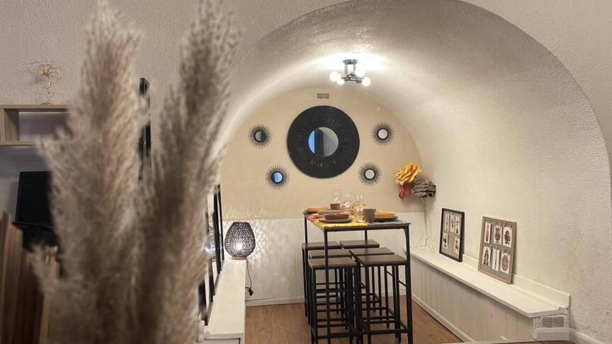 Carcassonne Apartment | Charming apartment at the foot of the town with motorcycle garage