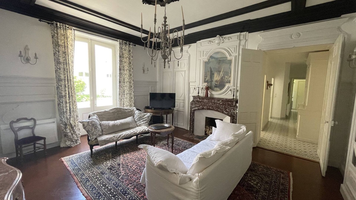 La Rochelle City Centre Apartment | Charming apartment, with parking, garden, historic heart of La Rochelle