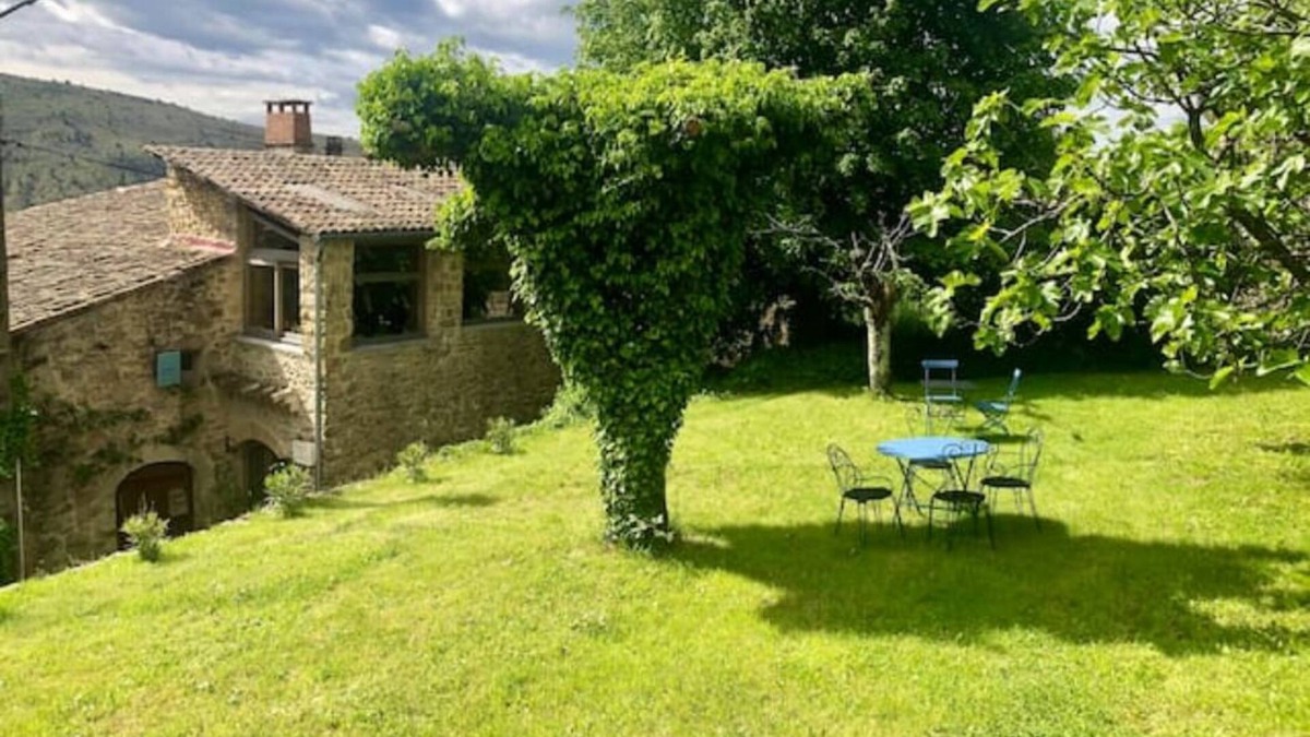 Vesseaux Apartment | Charming apartment/gite: Le Koru-Viognier in Mas Ardéchois