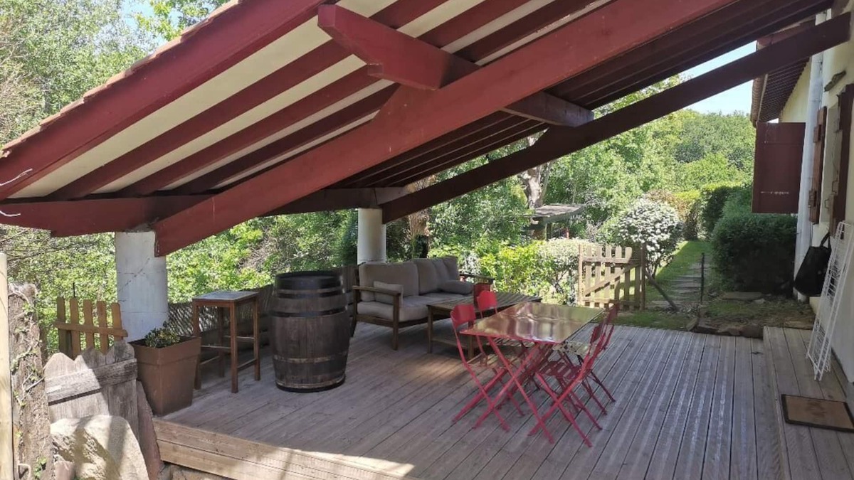 Ascain Apartment | Charming apartment, in an authentic setting, private terrace.