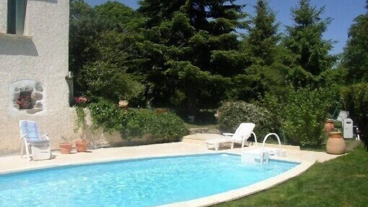 Sigoyer Apartment | charming apartment in character house