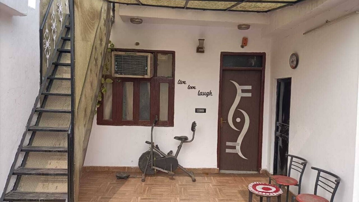 New Delhi Apartment | Charming apartment in fabulous New Delhi with AC with rooftop area and a open