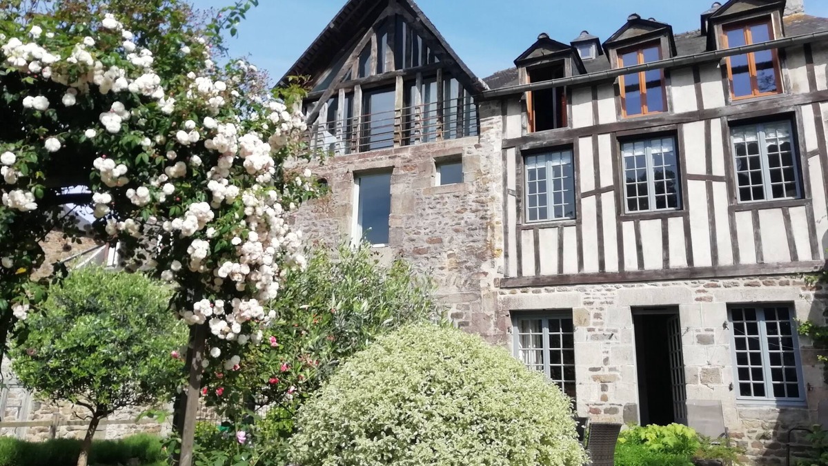 Lanvallay Apartment | Charming apartment on port of Dinan with garden