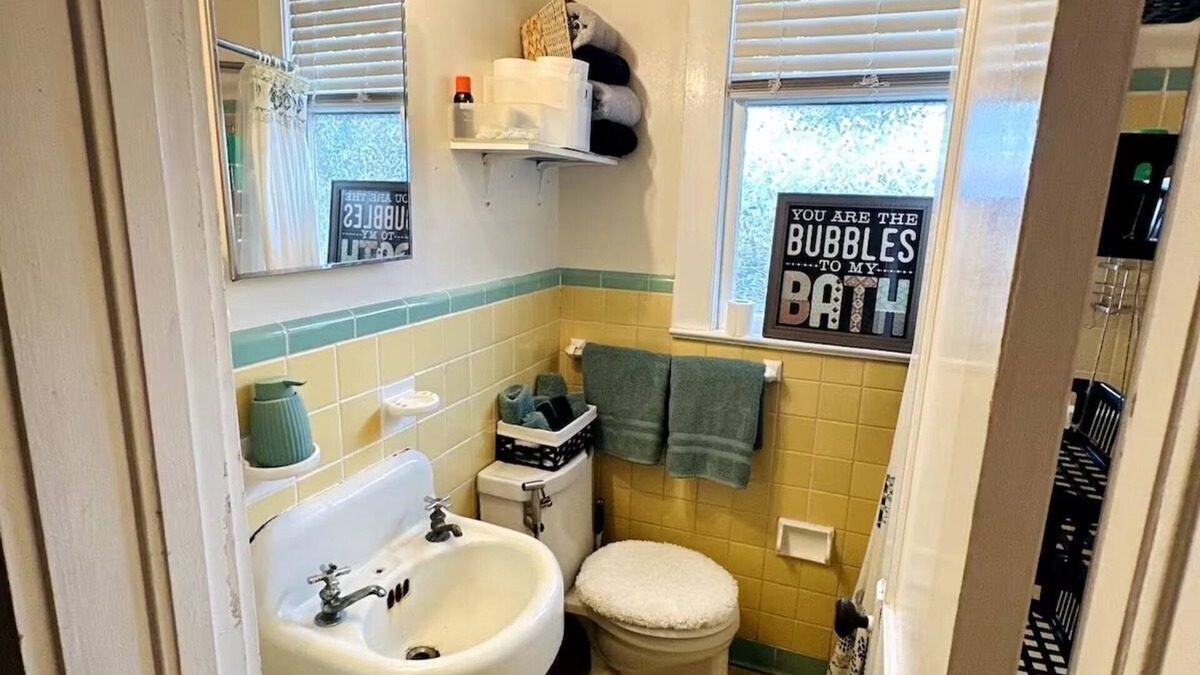 University Heights Apartment | Charming apartment in awesome Gainesville with AC