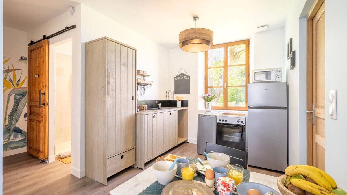 Bonnieres Apartment | Charming apartment with river view, WiFi and parking