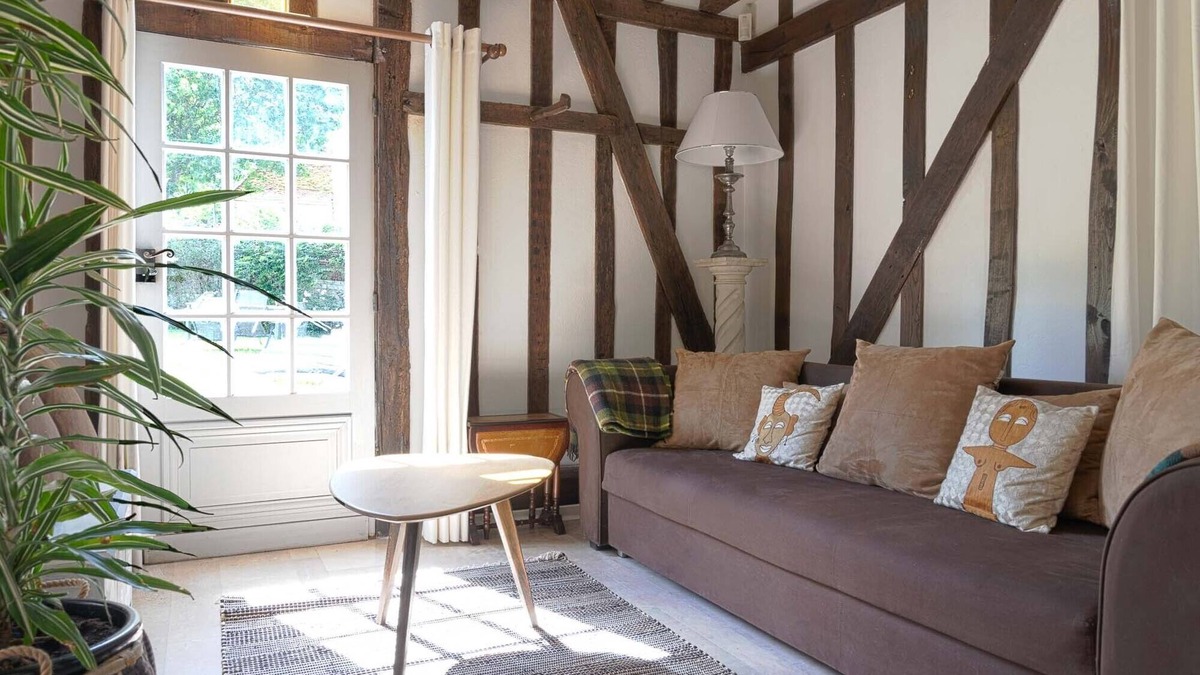 Beauvais Apartment | Charming apartment with large garden
