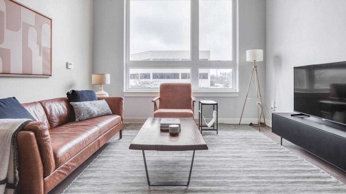 Arlington Heights Apartment | Charming Arlington Heights 2BR w/ W/D, Gym & BBQ, nr Dining, by Blueground