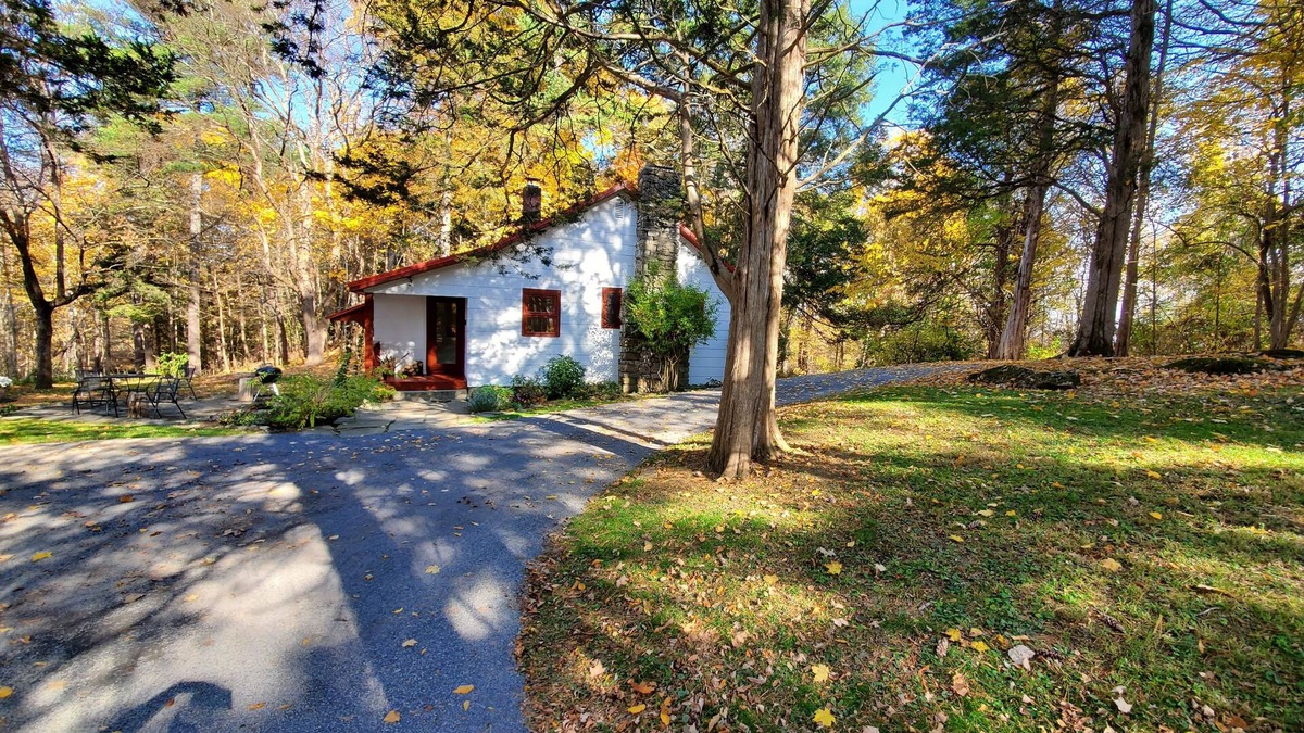 West Camp Cottage | Charming Artist's Retreat