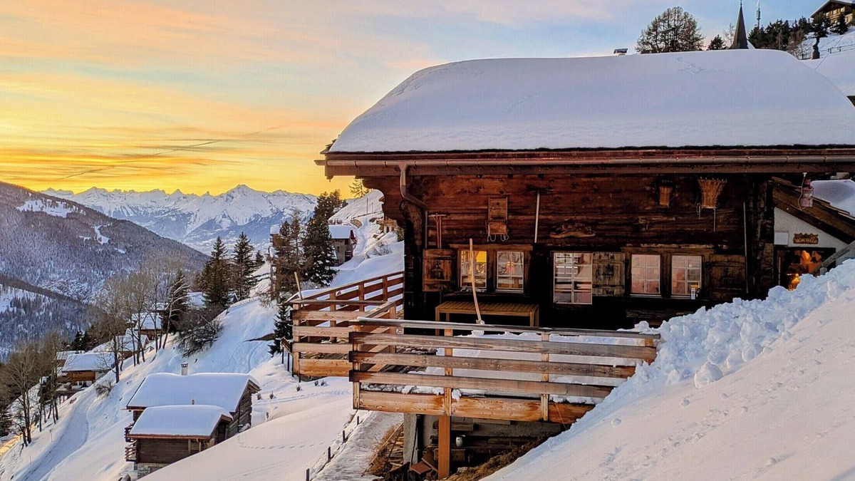 Chandolin Ski Chalet | Charming authentic and warm chalet with 4 bedrooms – Ideal for 6 people.This chalet combines comfort